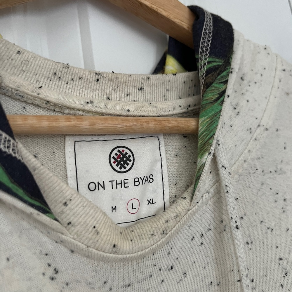 on the byas Neutral Speckled Hoodie Y2K with Tropical Trim Size Large. #beach - Picture 3 of 6